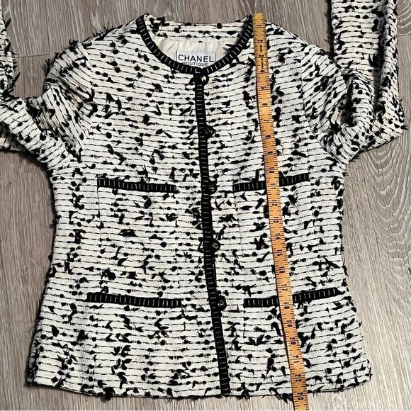 Chanel black and white Tweed 95 Cruise Karl Lagerfeld jacket Gold CC Buttons 40 - Picture 7 of 15